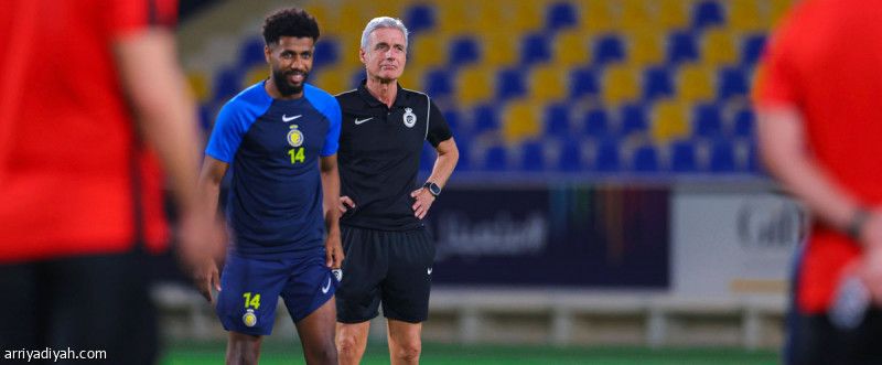 كاسترو يعيد الأجانب الثلاثة