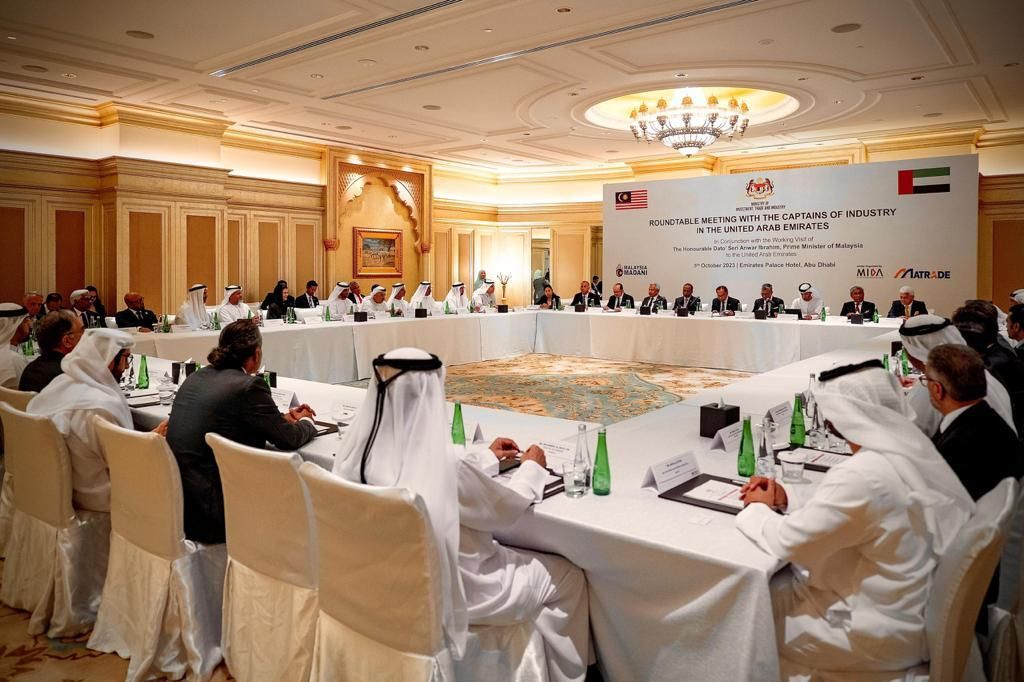 الإمارات وماليزيا تواصلان استكشاف الفرص الاستثمارية للارتقاء بالعلاقات الاستراتيجية