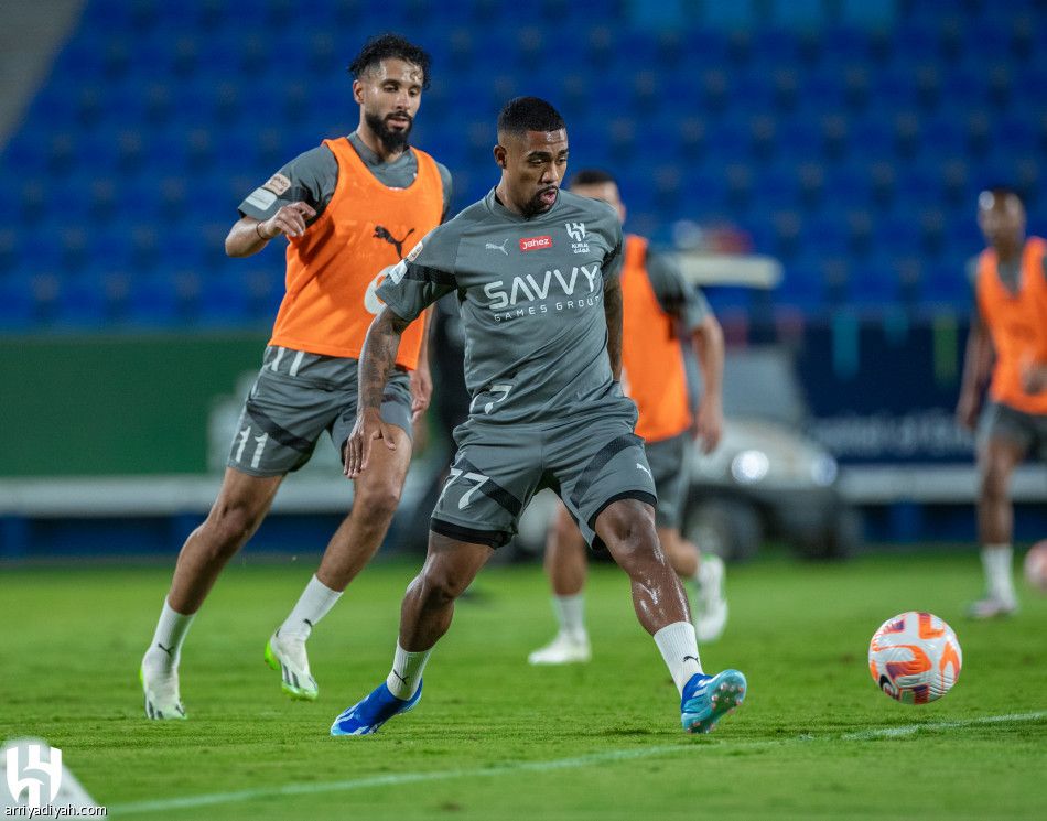 مولودة نيمار تبعده عن الأخدود