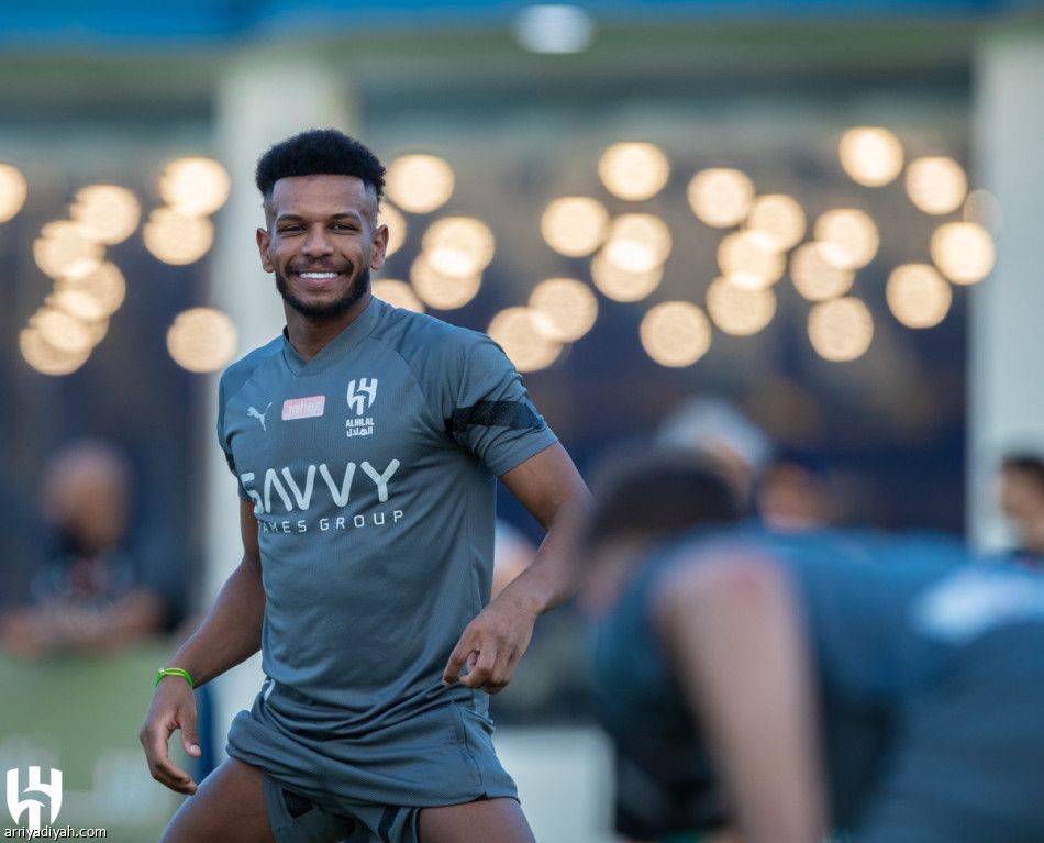 مولودة نيمار تبعده عن الأخدود