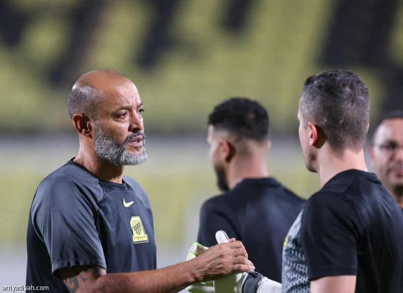 سانتو يفرض برنامجا خاصا