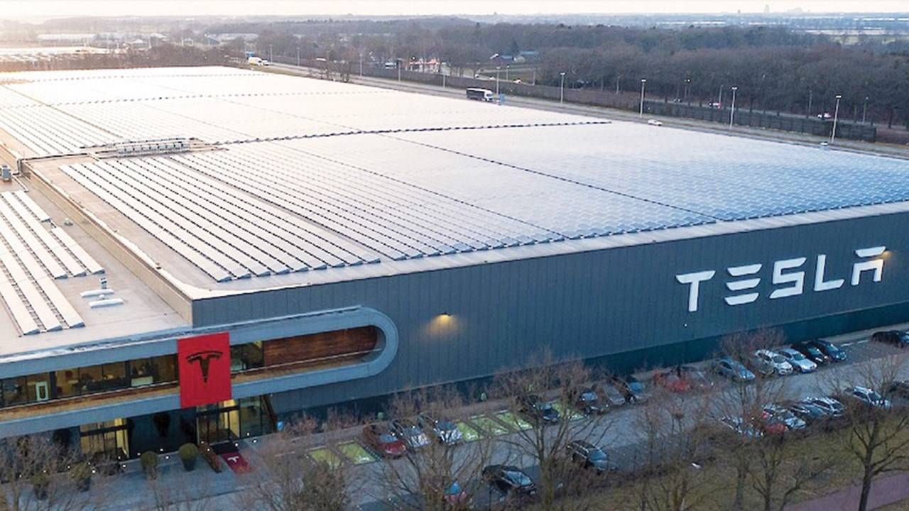 ألف موظف يطالبون بظروف عمل أفضل في مصنع تسلا بألمانيا