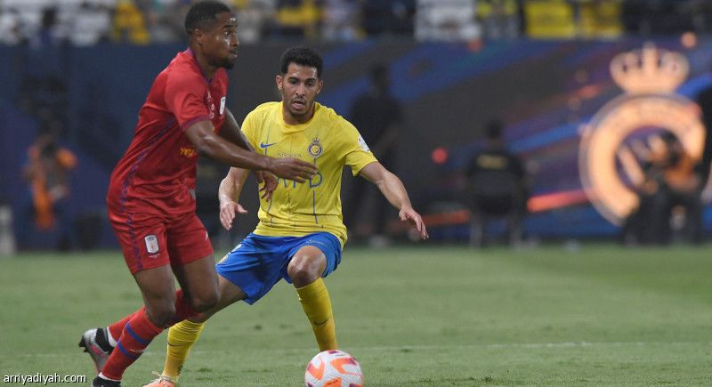 «الانضباط» توقف الغنام وتغرم الاتحاد والأهلي