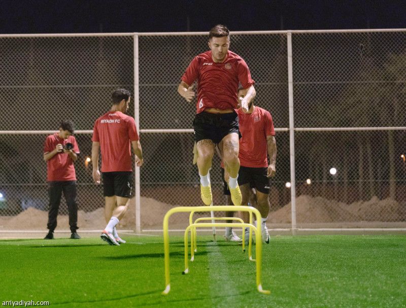 الرياض يبدأ معسكر المجمعة