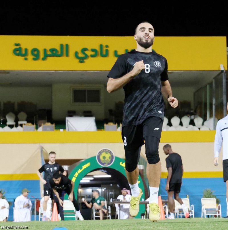 العروبة.. يستعين بالحواجز والأقماع