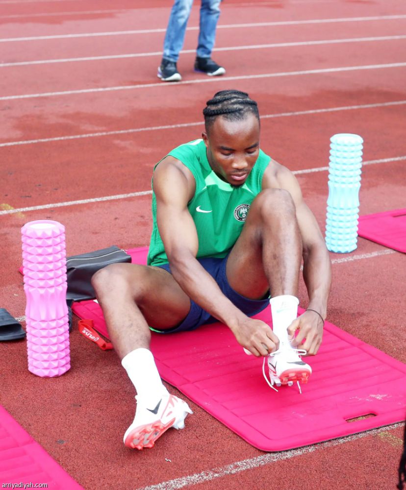 3 مدربين يديرون النسور