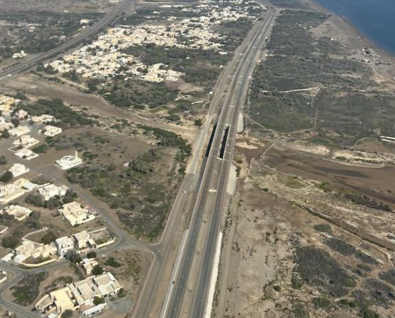 90.4 % نسبة إنجاز التعويضات النقدية المصروفة للمواطنين المتأثرة أملاكهم بمشروع طريق الباطنة الساحلي