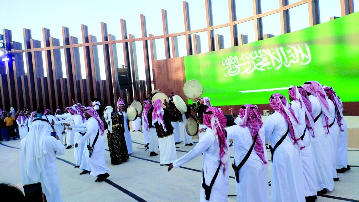 «العرضة السعودية» تصدح في أجواء المنطقة الدولية بالمعرض