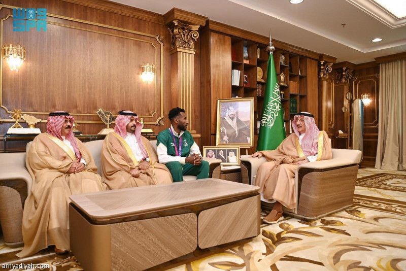 أمير جازان يستقبل مسرحي