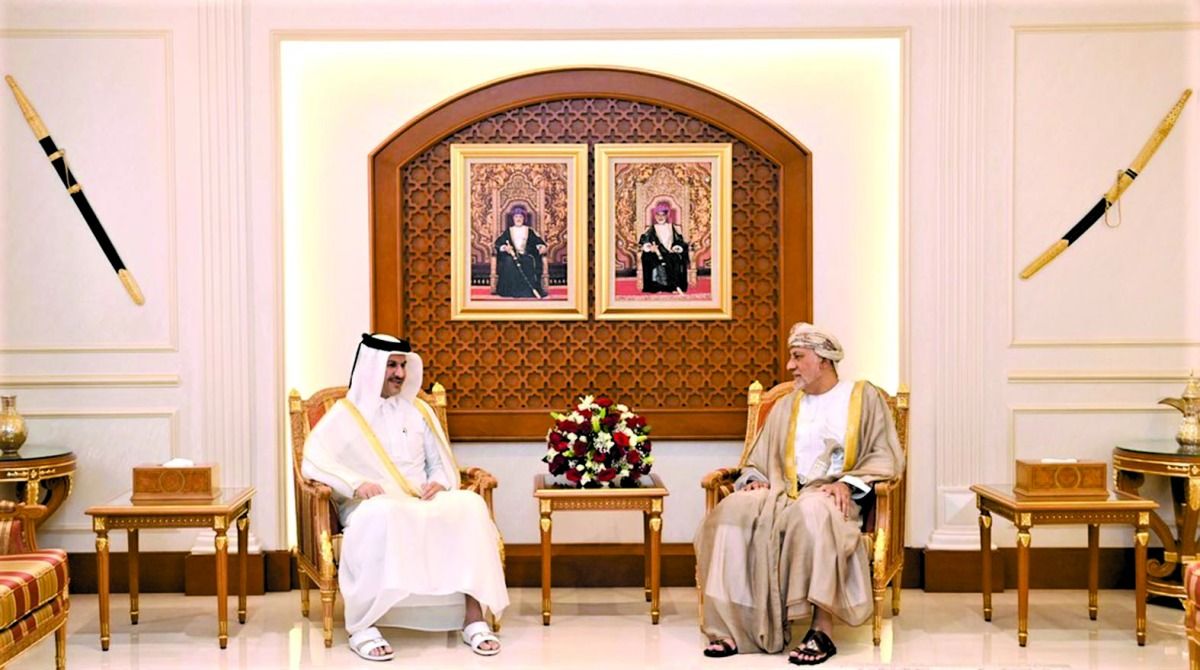 نائب رئيس الوزراء العماني  لشؤون الدفاع يجتمع مع سفيرنا