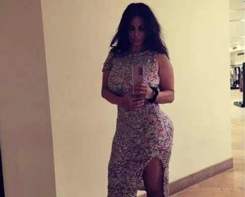 كأس خمر بيدها .. طليقة أحمد الفيشاوي سكرانة وترقص بشكل فاضح داخل كباريه ..اتفرج