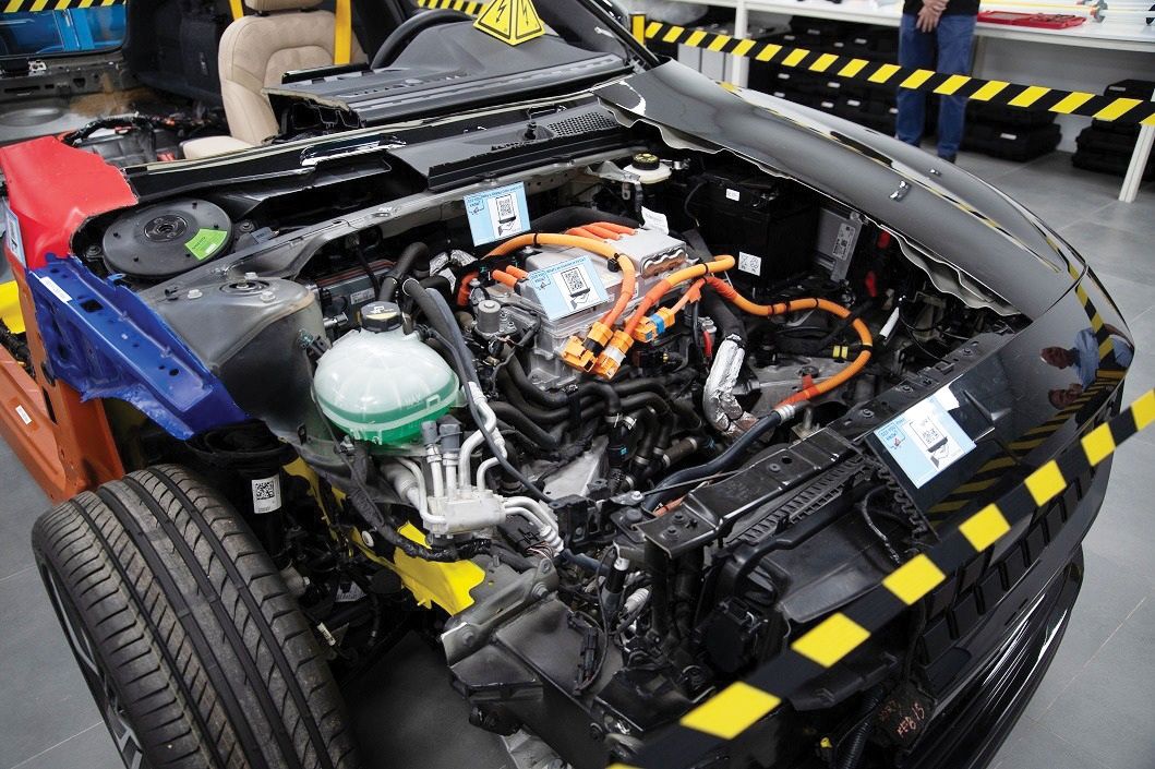 «الفطيم» تفتتح أول مركز من نوعه لتدريب فنيي السيارات الكهربائية في المنطقة