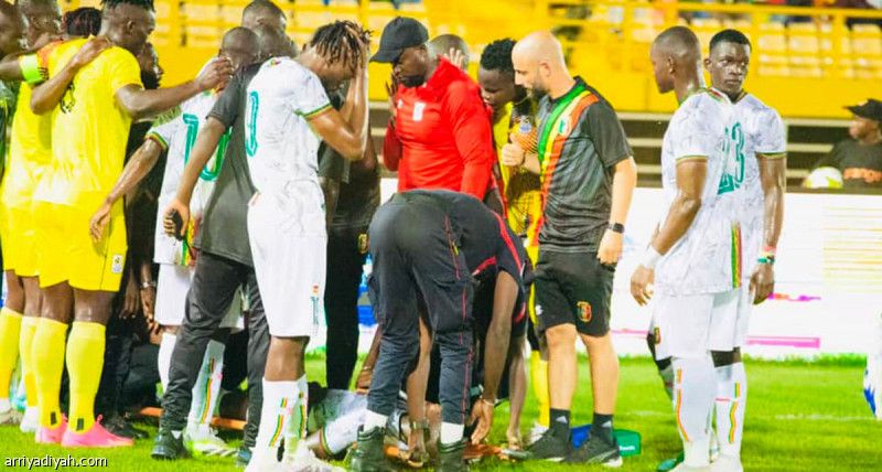 قبل مواجهة الصقور.. كسر كاحل مهاجم ألميريا