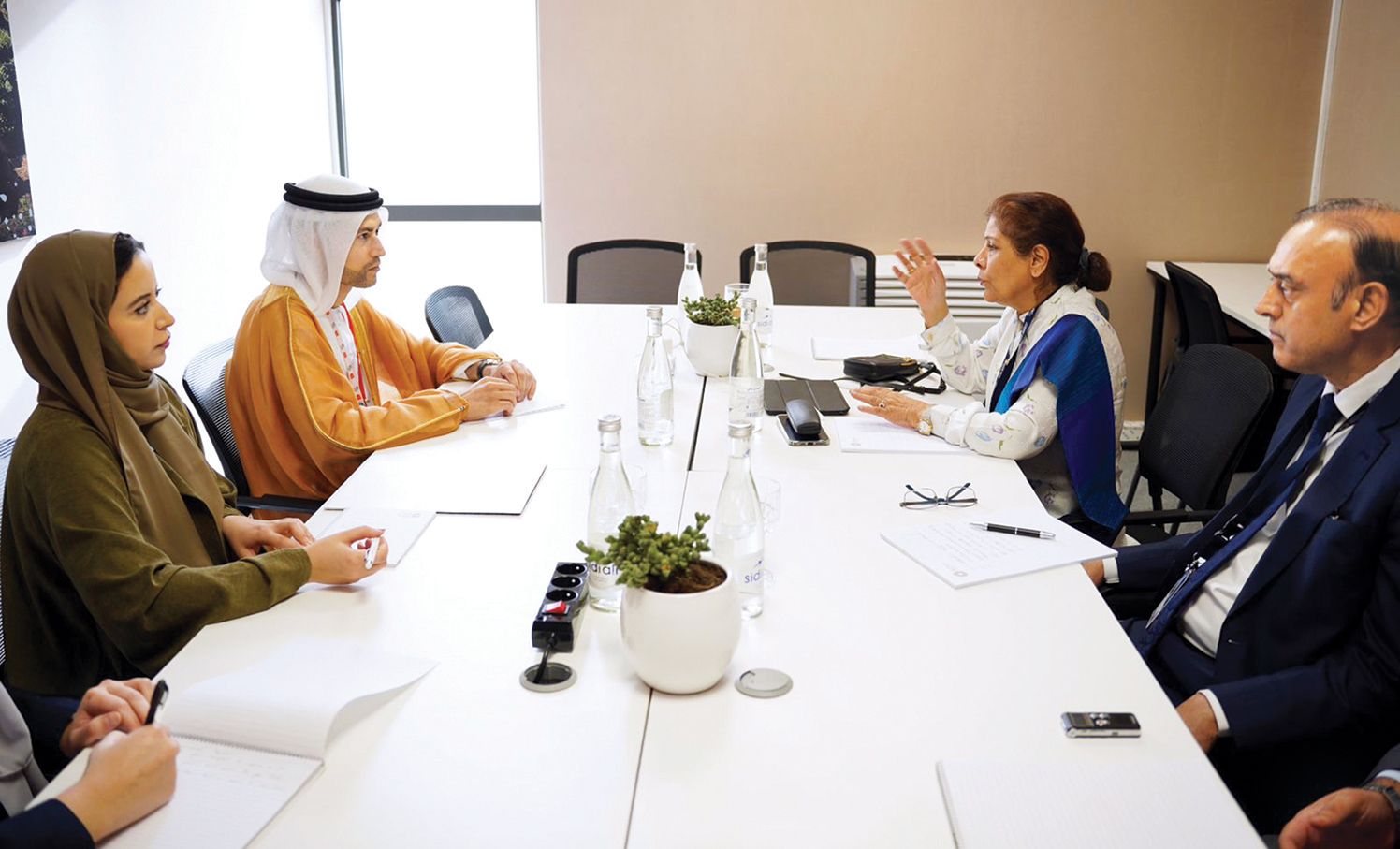 محمد الحسيني يبحث تعزيز العلاقات الاقتصادية مع باكستان