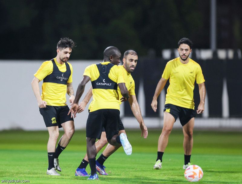 سانتو يكثف اللياقة