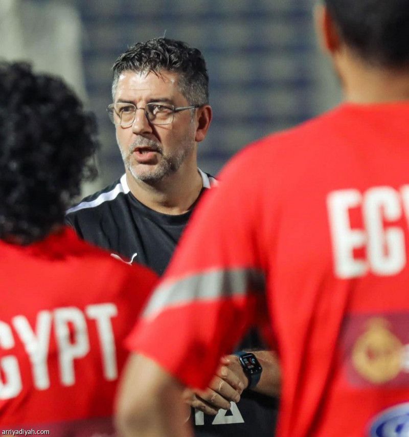 فيتوريا : تجربة الجزائر صعبة ومهمة