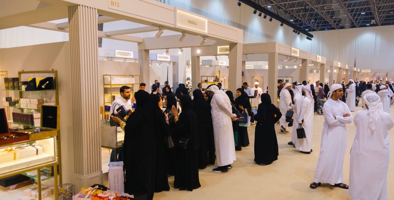 20 ألف زائر لمعرض «الإمارات للعطور والعود»