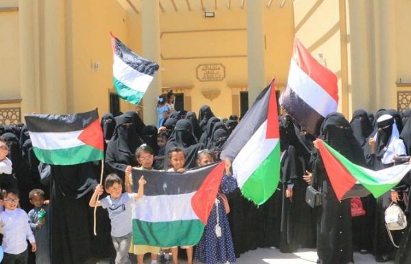 حضرموت.. وقفة نسوية في تريم للتنديد بجرائم الاحتلال الإسرائيلي بحق سكان غزة  