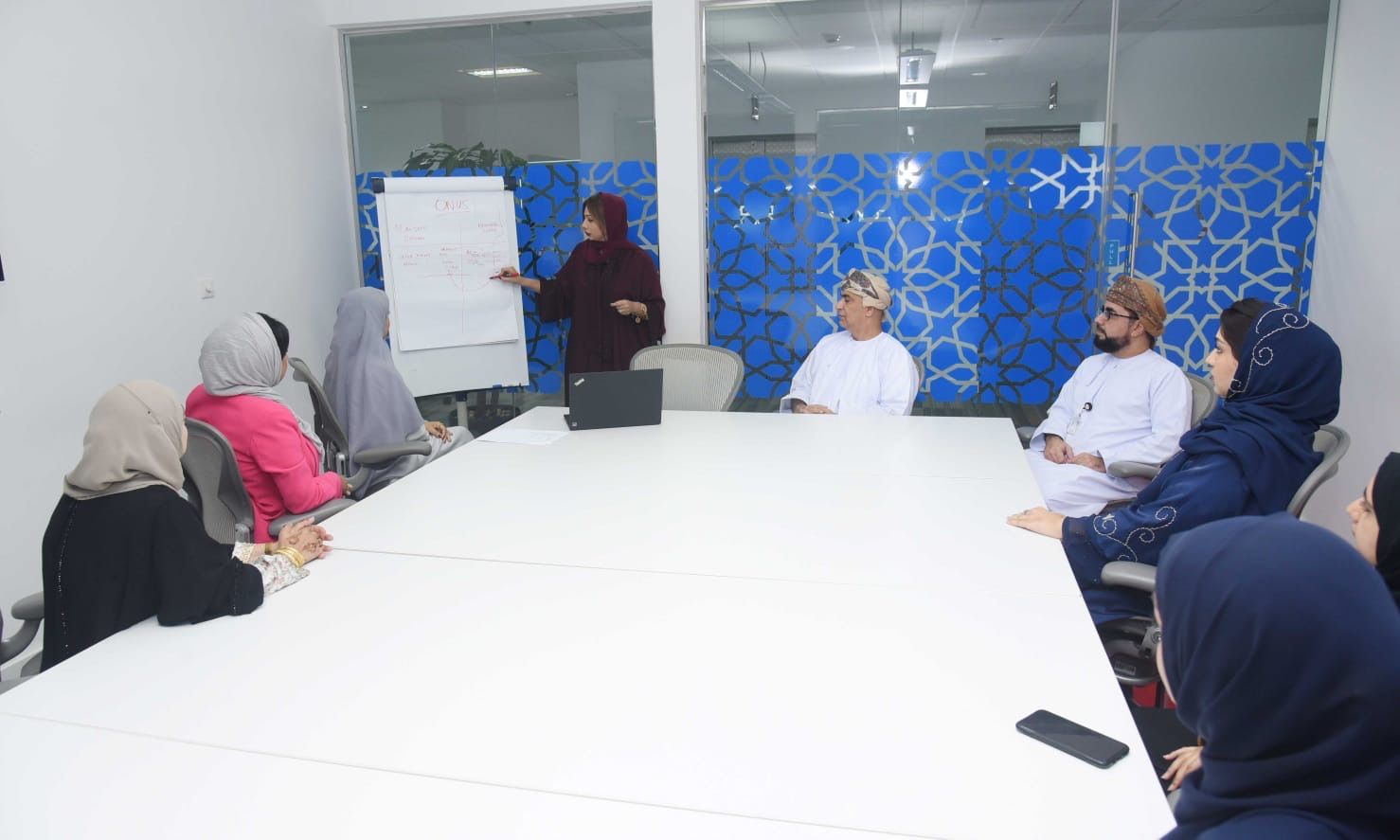 بنك مسقط يفتخر بعمل و بدور الموظفات في مسيرة النجاح والريادة