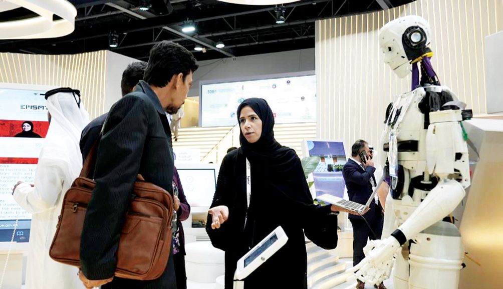 «الإمارات للتعليم» تستعرض حلولاً رقمية متطورة