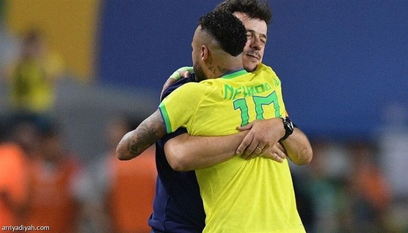 مدرب البرازيل: نيمار أحد أعظم اللاعبين في العالم