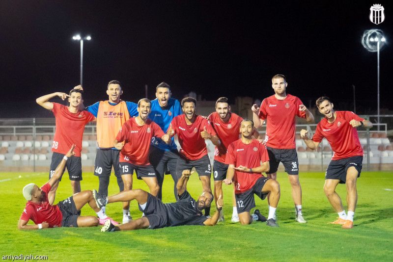 الرياض يعود إلى ملعبه