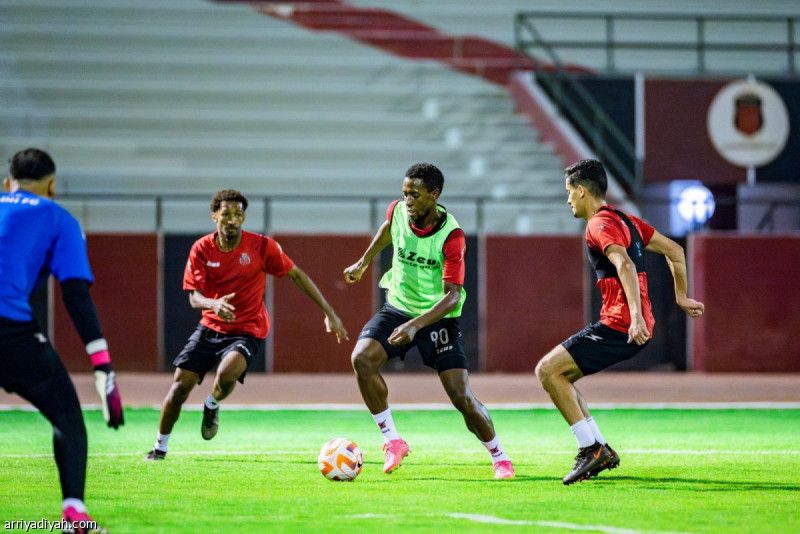بعد نهاية أعمال الصيانة.. الرياض يتدرب على ملعبه