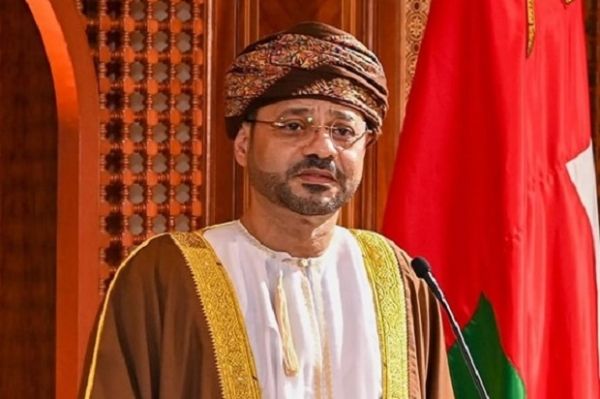 وزير الخارجية العماني: نساعد اليمنيين في رسم خارطة طريق لسلام شامل ودائم