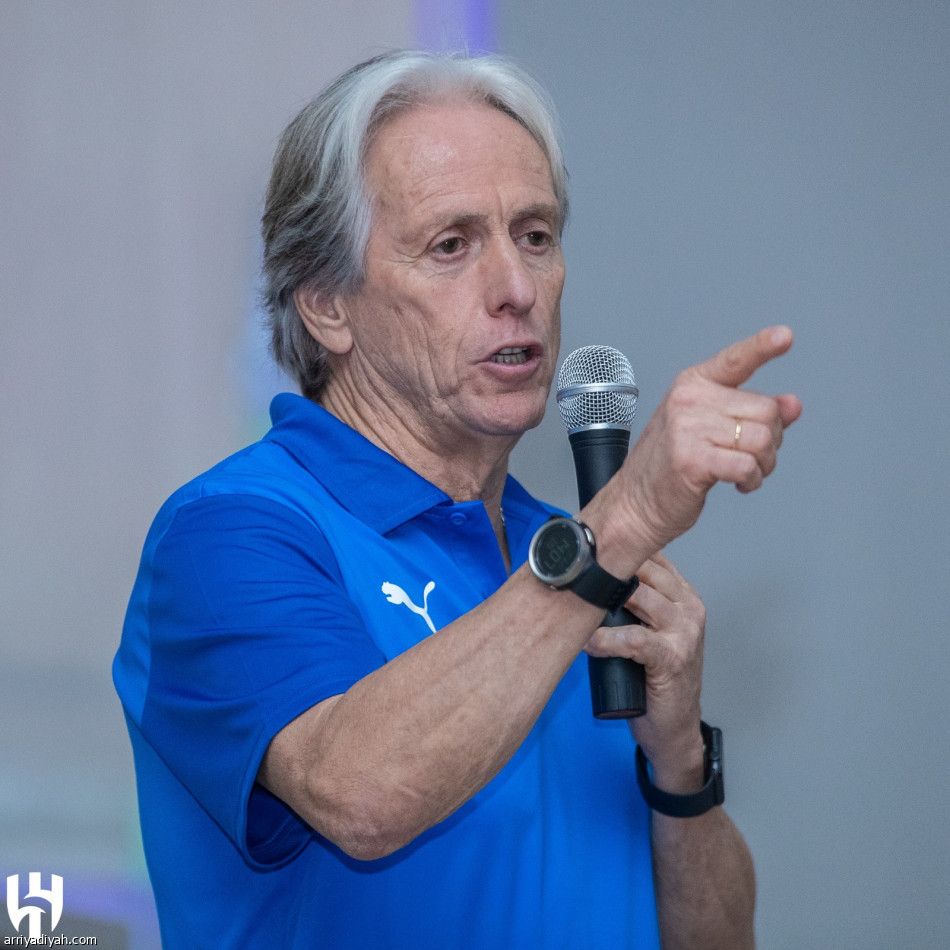 جيسوس يحاضر المدربين السعوديين