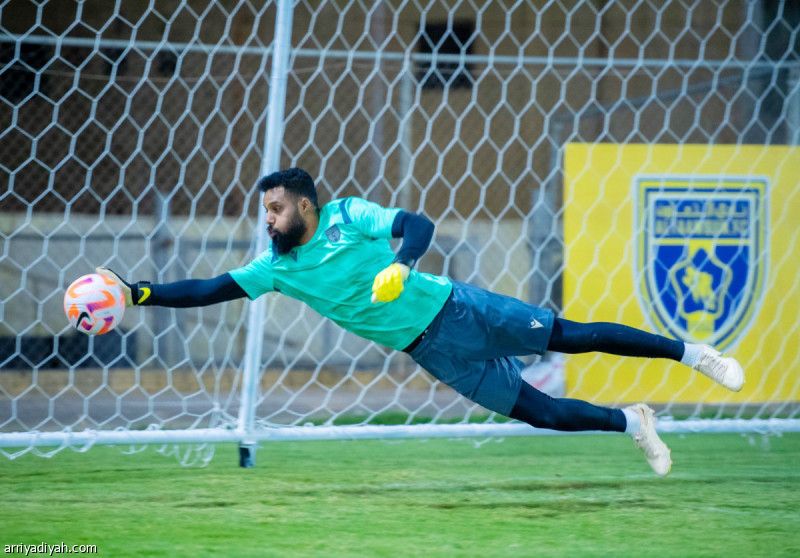 التعاون يغلق التدريبات