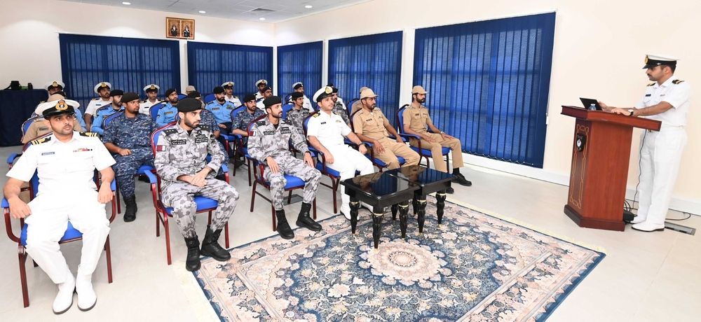 زيارة طواقم السفن المشاركة في تمرين “اتحاد” المكتب الهيدروغرافي الوطني العُماني