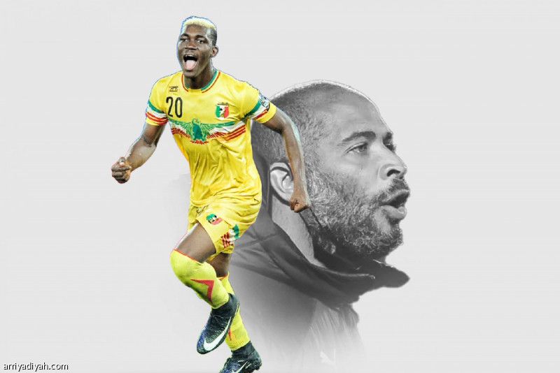 الصقر بين نسرين