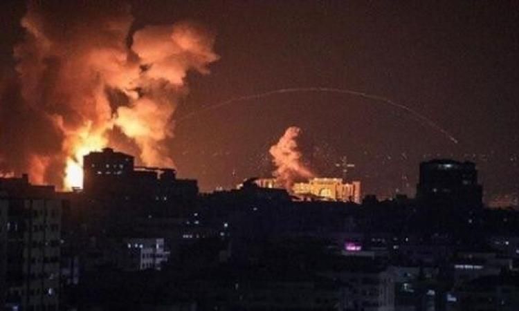 ارتفاع عدد الضحايا جراء القصف الإسرائيلي لمنازل وسط وجنوب غزة إلى 80 شهيدًا