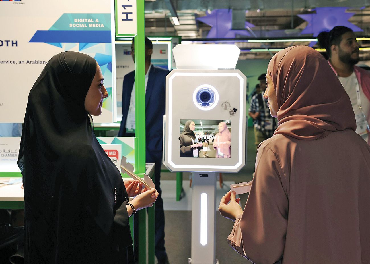 رواد أعمال يهدون العالم أفكاراً إماراتية مبتكرة في مجال الاقتصاد الرقمي