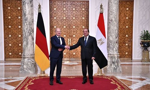 المستشار الألماني يطالب بالتحقيق والإفصاح عن المتسبب في قصف مستشفي “المعمداني” بغزة