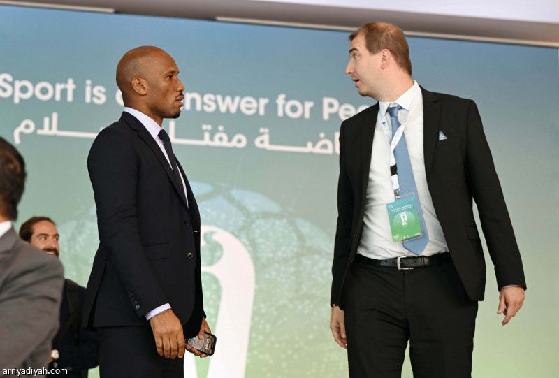 دروجبا يخفي سر «روشن».. العالميون السبب