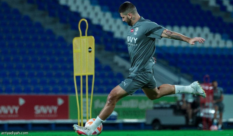 ميتروفيتش يقود الهلال أمام الخليج