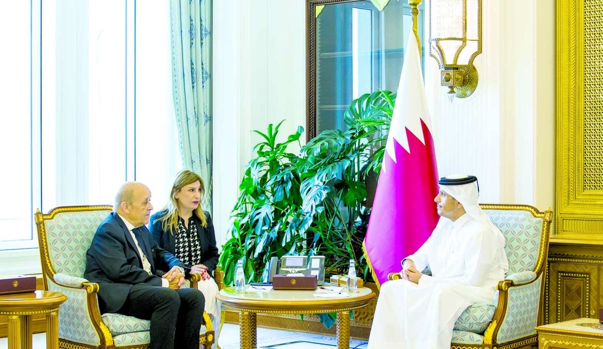 رئيس الوزراء يبحث تطورات فلسطين مع المبعوث الفرنسي