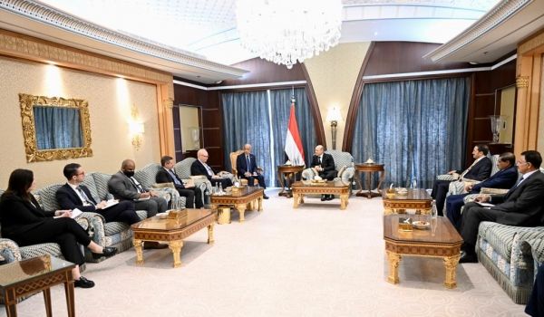 "العليمي" يؤكد دعم اليمن الكامل لنضال الشعب الفلسطيني وحقه في الدفاع عن نفسه