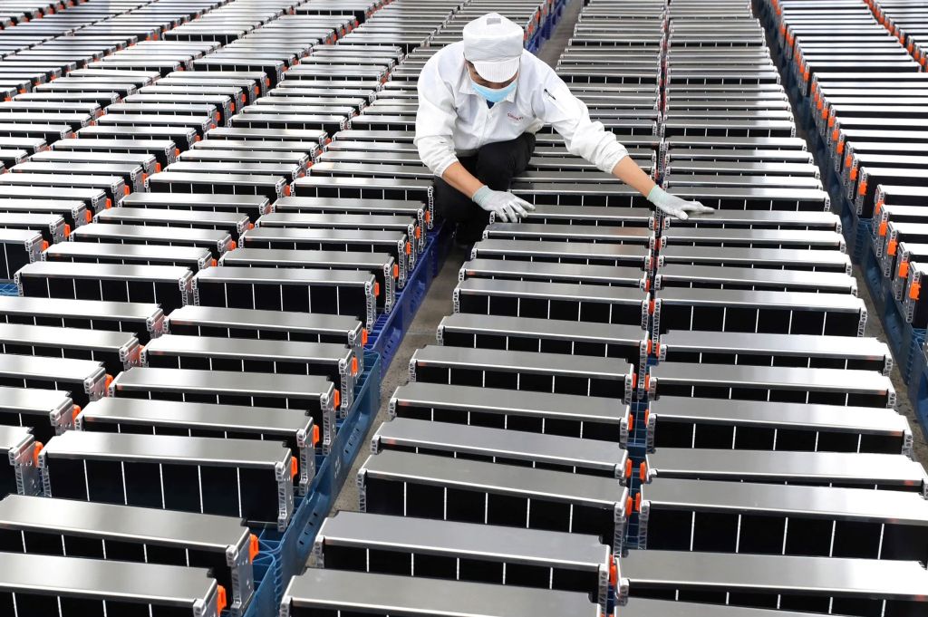 تباطؤ الطلب الصيني على السيارات الكهربائية يدفع أسعار معادن البطاريات للانخفاض