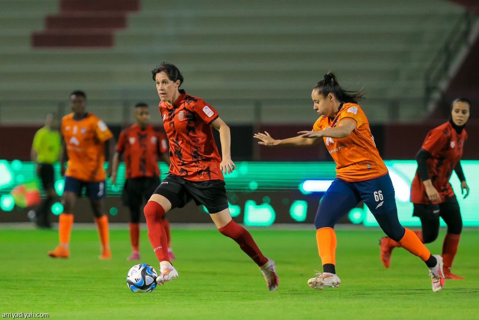 ممتاز السيدات.. الأهلي ينهض بنقاط الهلال