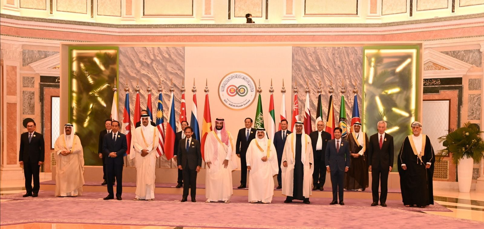 السيد شهاب يترأس الوفد العماني بقمة دول ‎مجلس التعاون