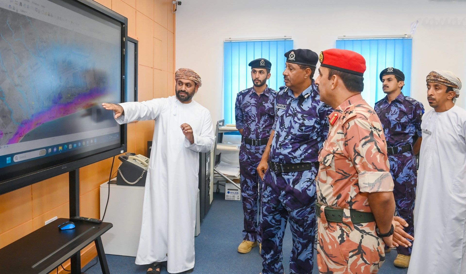 المركز الوطني لإدارة الحالات الطارئة يستعرض تطوُّرات الحالة المدارية المرتقبة “تيج” وتأثيراتها