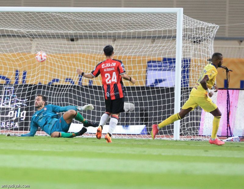 كارينيو يمنح الحزم انتصاره الأول