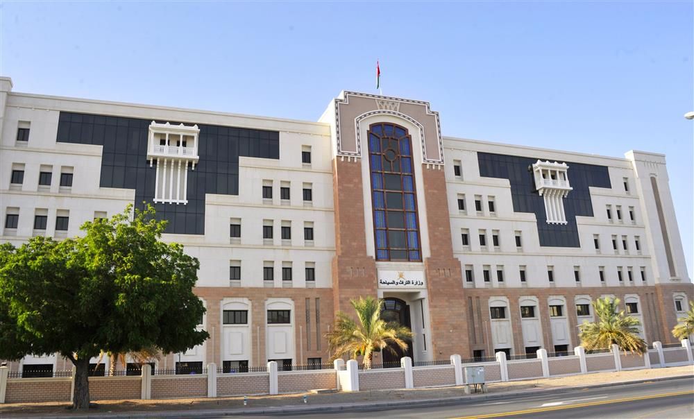 بسبب الحالة الجوية .. إغلاق كافة المواقع التراثية والمتنزهات بظفار