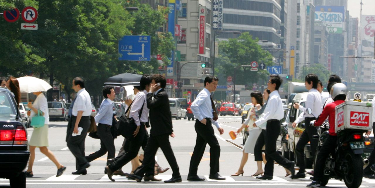 النقص الحاد للعمالة في اليابان يحفز عمليات اندماج طال انتظارها