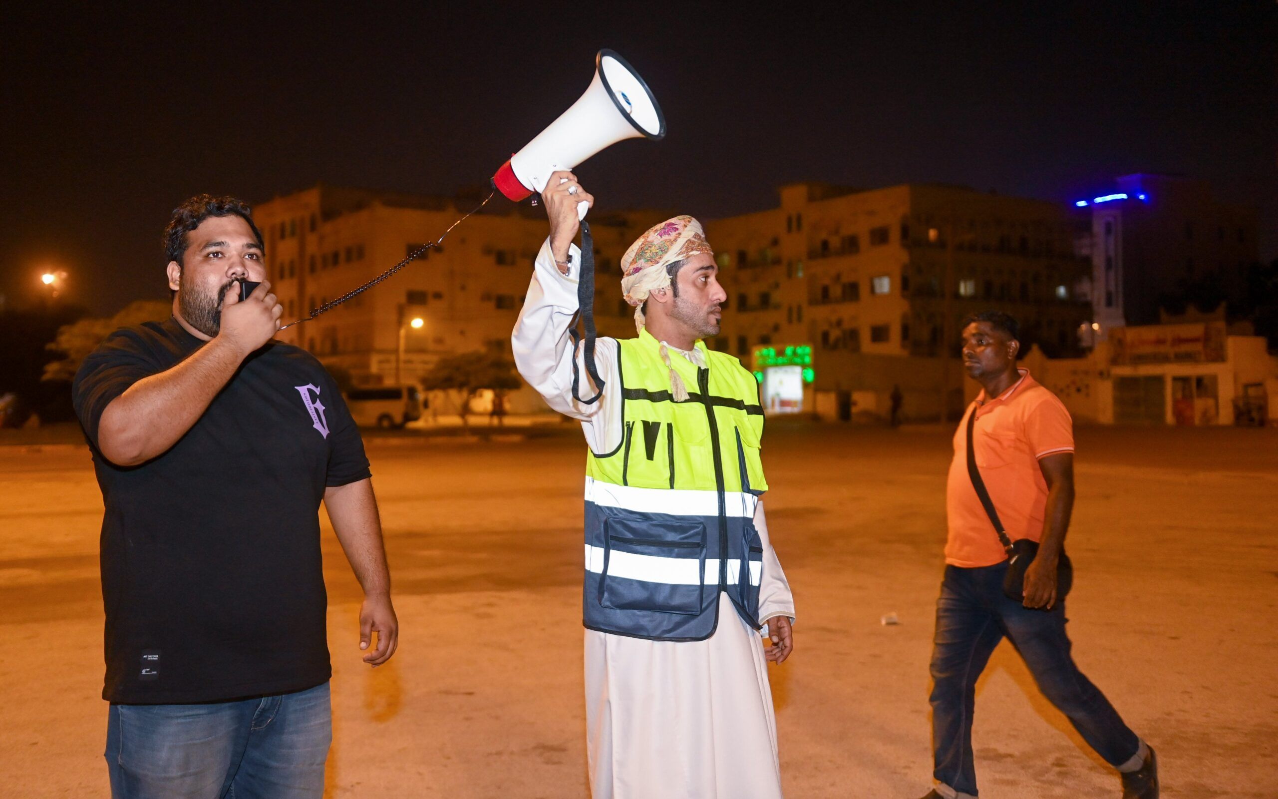 إخلاء عددًا من المنازل بظفار