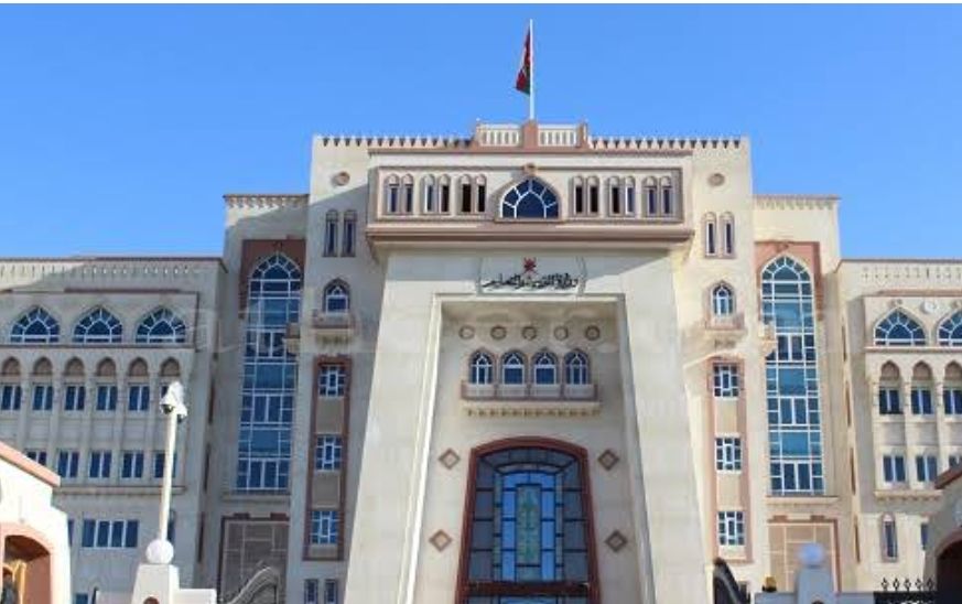 استمرار تعليق الدراسة بظفار وولاية الجازر بالوسطى لنهاية يوم الثلاثاء