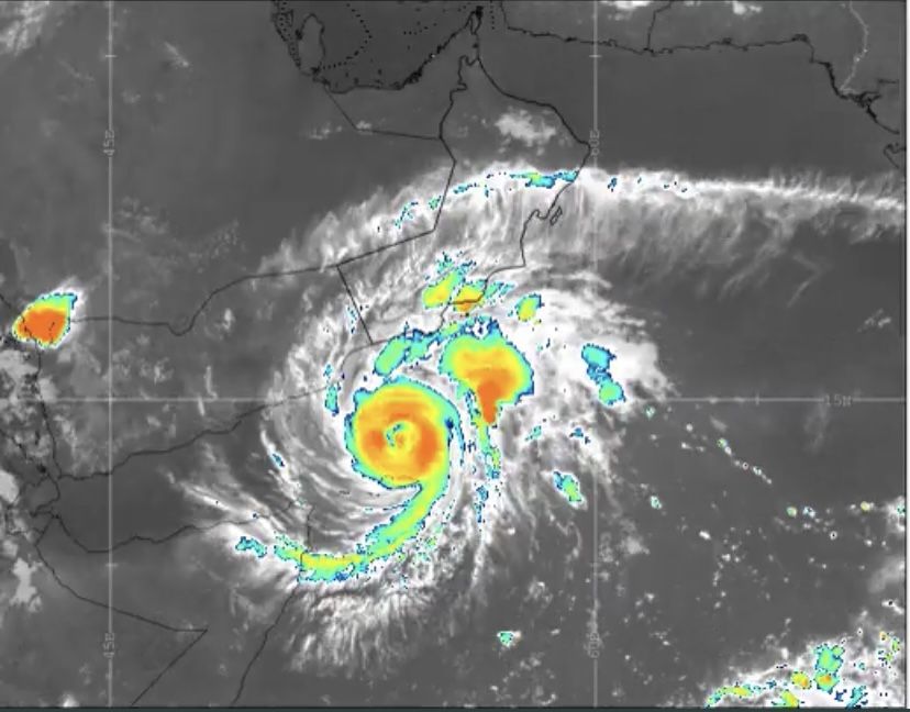 بدء الضعف التدريجي للحالة المدارية وتراجع تصنيفها خلال 12 ساعة القادمة