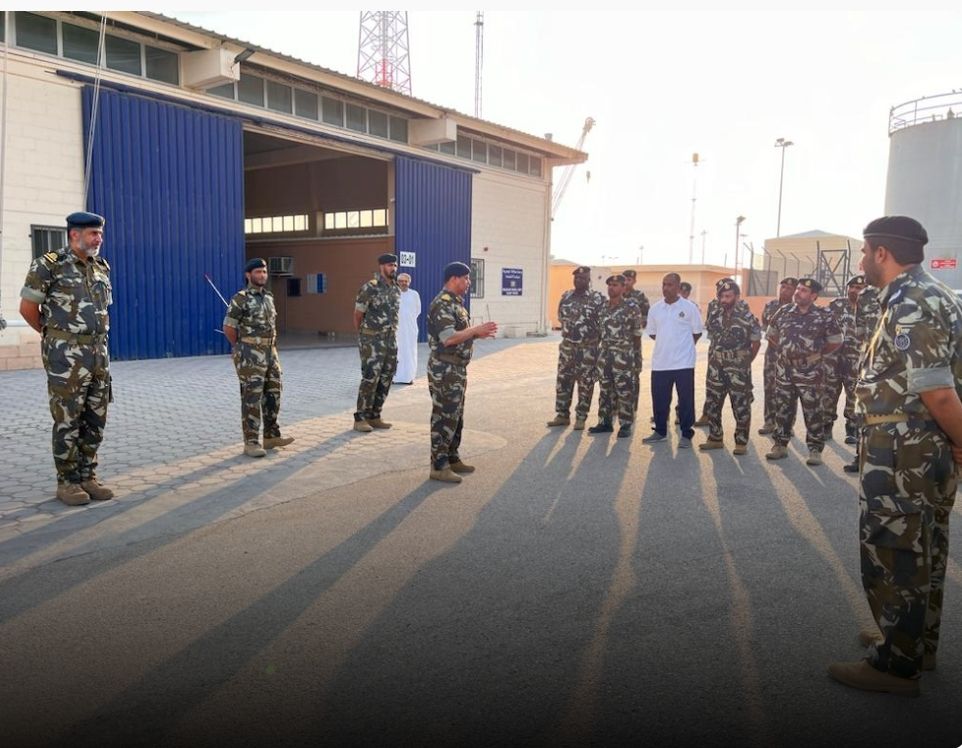 قوات السلطان المسلحة تؤكد جاهزيتها للتعامل مع الحالة المدارية بظفار